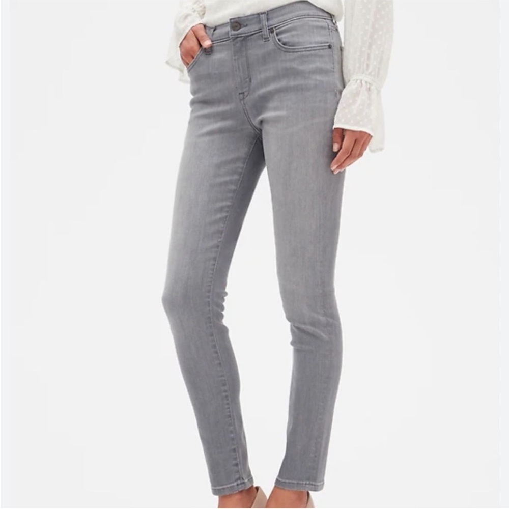 Banana Republic Mid-rise Premium Denim Women’s Skinny Fit Stretch Jeans. Size 28
